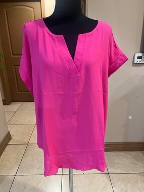 Women's Split V-Neck Tunic Top in Bright Pink